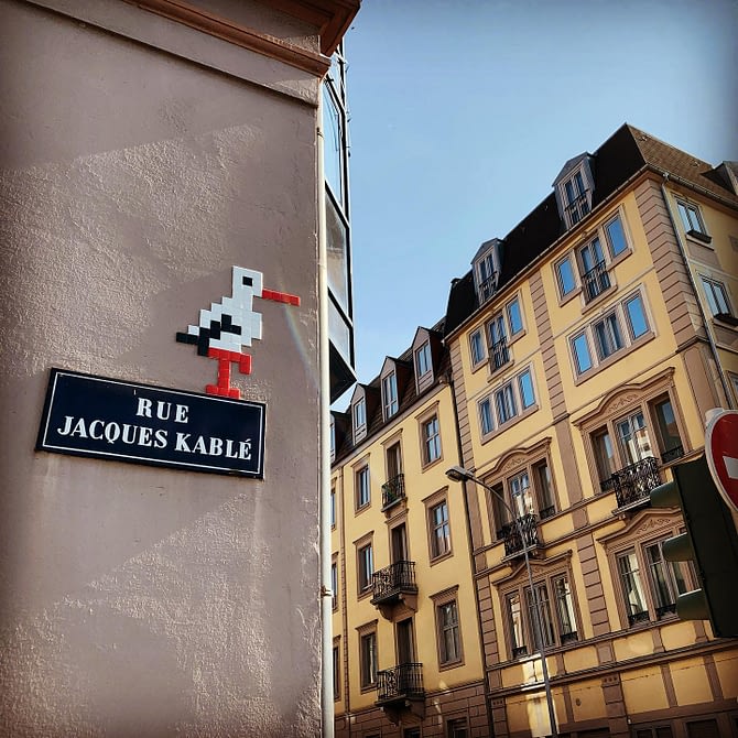 Encore une ! #cigogne by @stork_pixelart #streetart #strasbourg